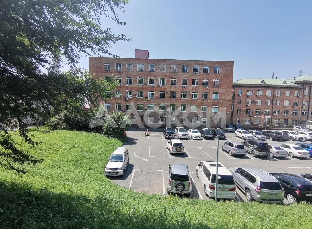 Продам часть административного здания в центре Владивостока
