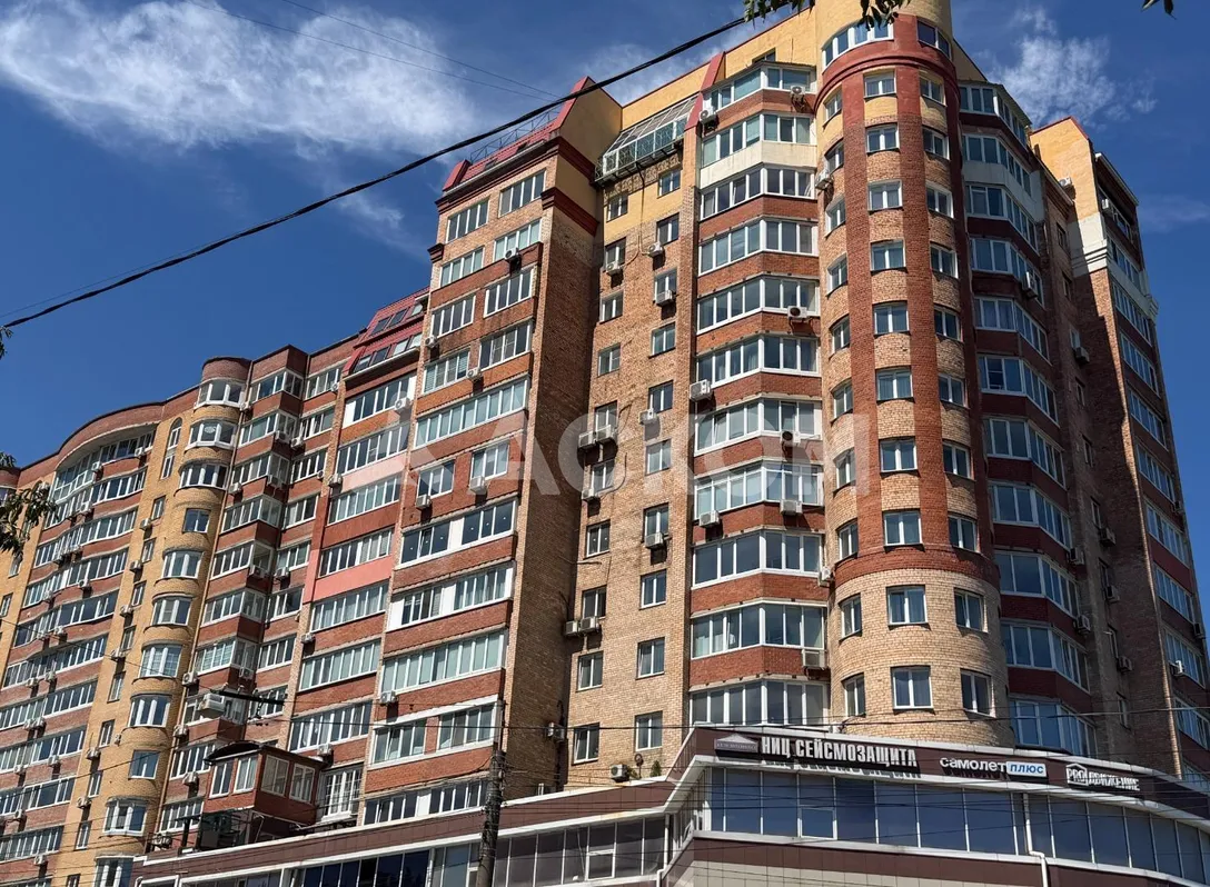 Продается большая 3хкомнатная квартира на Первой речке.