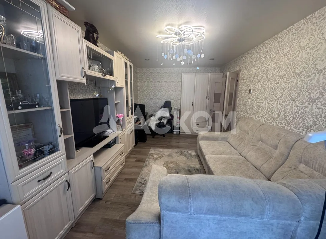 Продам 2 комнатную квартиру на Первомайской 4